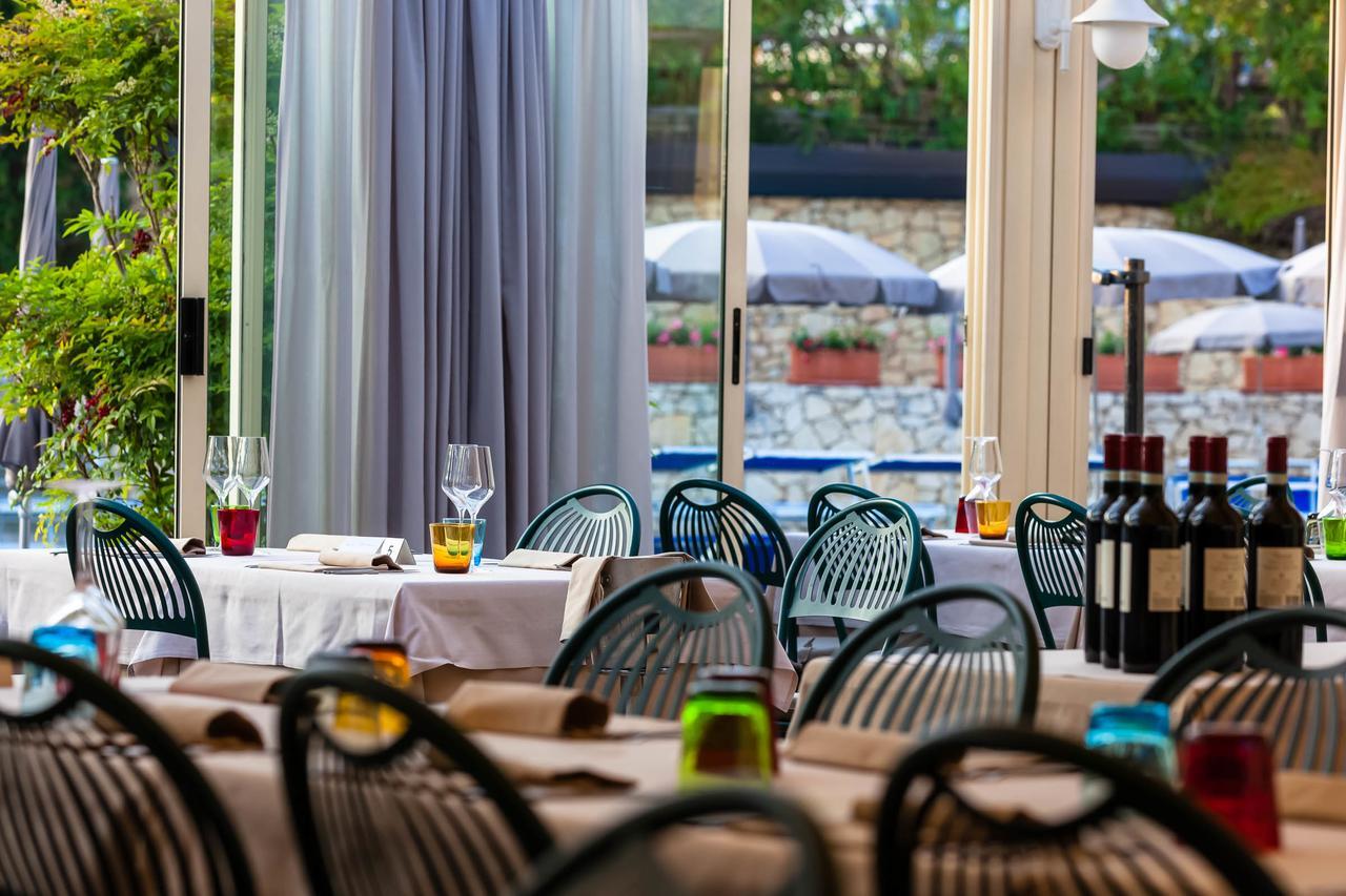 Le Torri Del Garda Familyspa Resort Торрі-дель-Бенако Екстер'єр фото