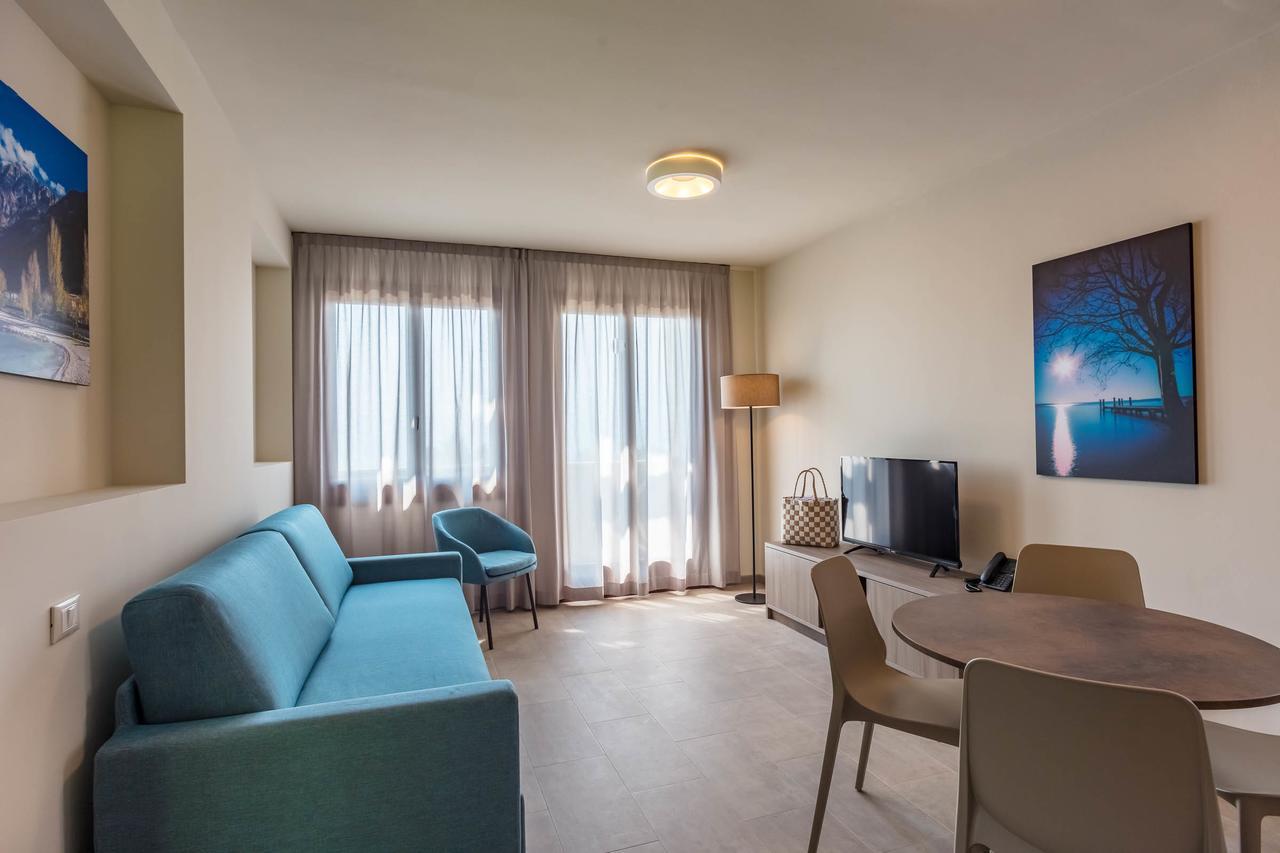 Le Torri Del Garda Familyspa Resort Торрі-дель-Бенако Екстер'єр фото