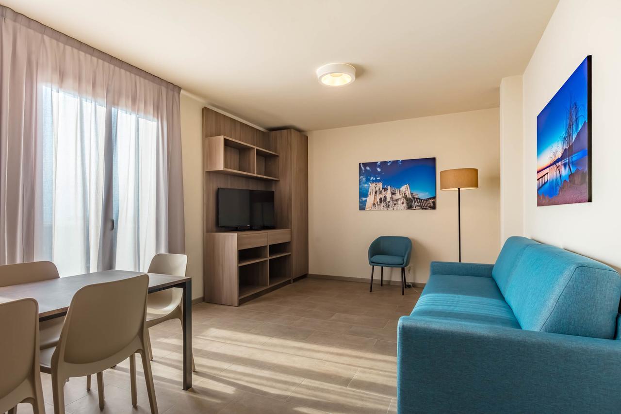 Le Torri Del Garda Familyspa Resort Торрі-дель-Бенако Екстер'єр фото