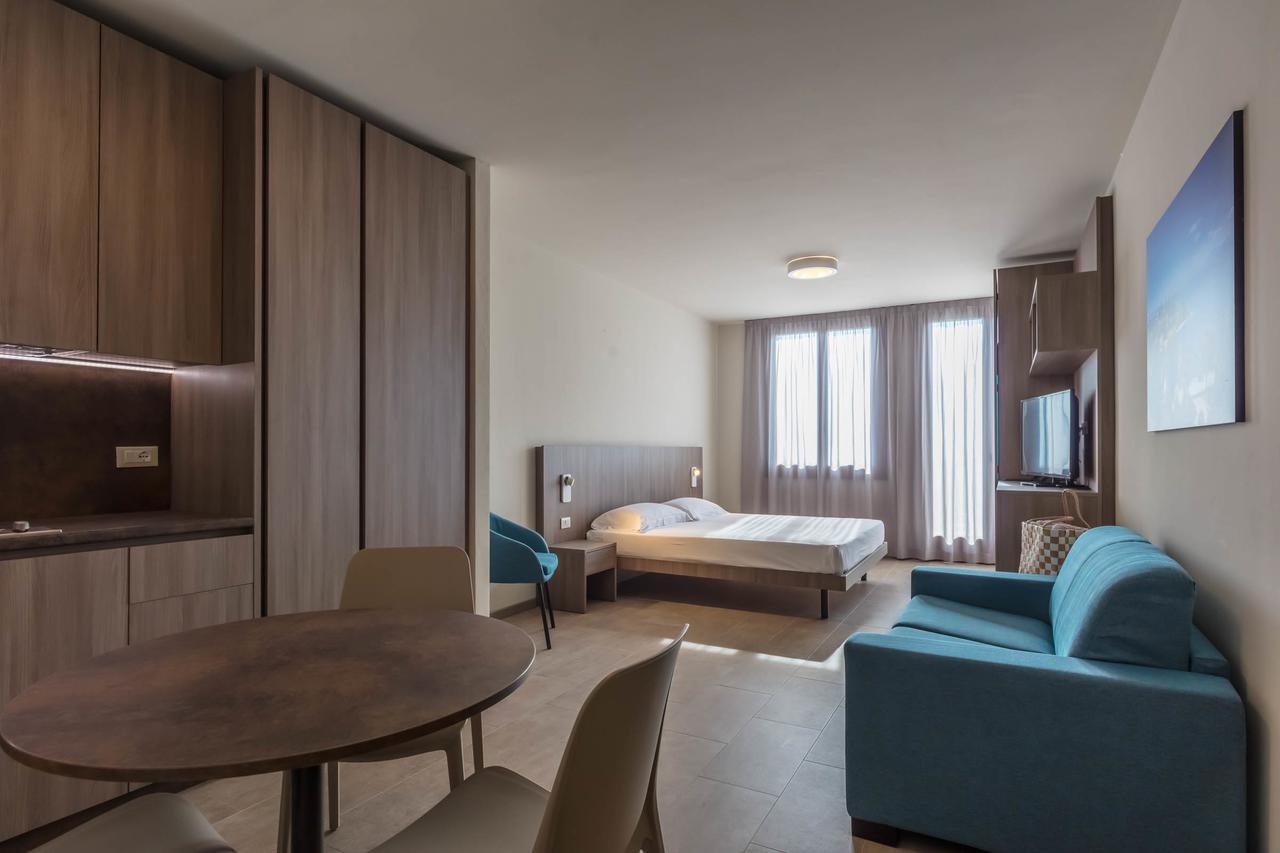 Le Torri Del Garda Familyspa Resort Торрі-дель-Бенако Екстер'єр фото