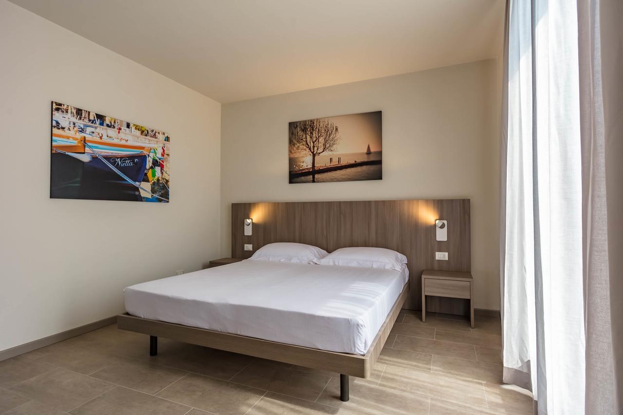 Le Torri Del Garda Familyspa Resort Торрі-дель-Бенако Екстер'єр фото