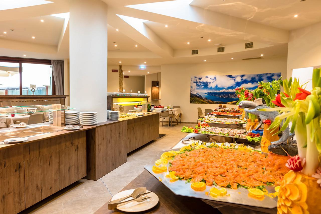 Le Torri Del Garda Familyspa Resort Торрі-дель-Бенако Екстер'єр фото
