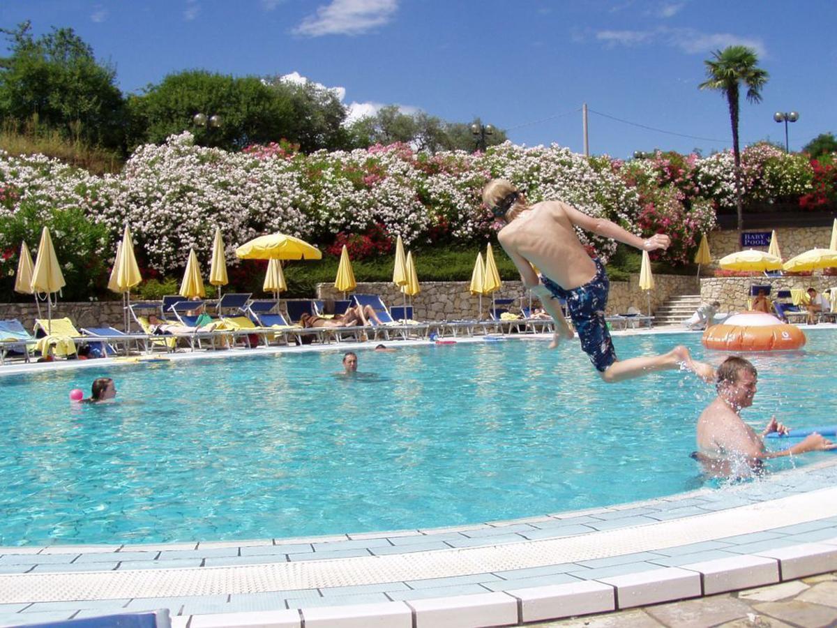 Le Torri Del Garda Familyspa Resort Торрі-дель-Бенако Екстер'єр фото