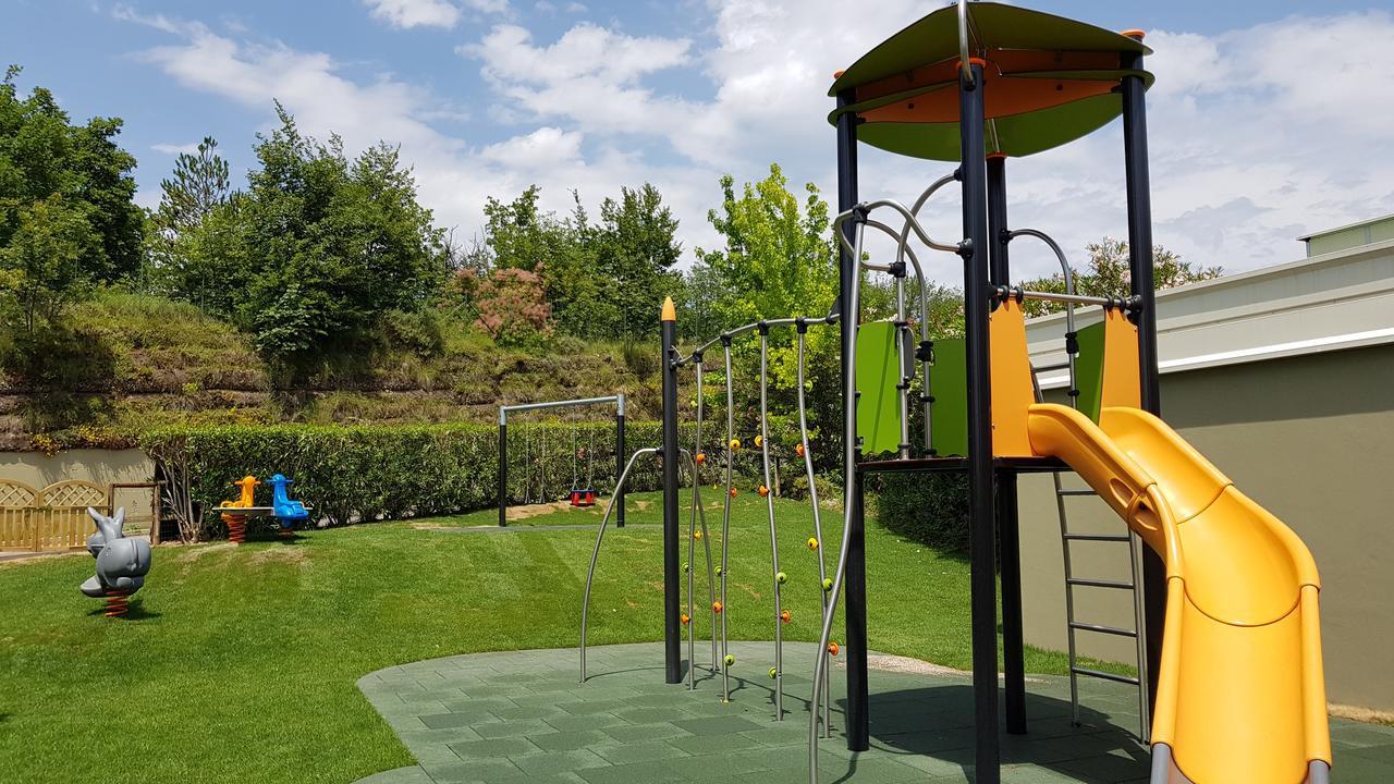 Le Torri Del Garda Familyspa Resort Торрі-дель-Бенако Екстер'єр фото