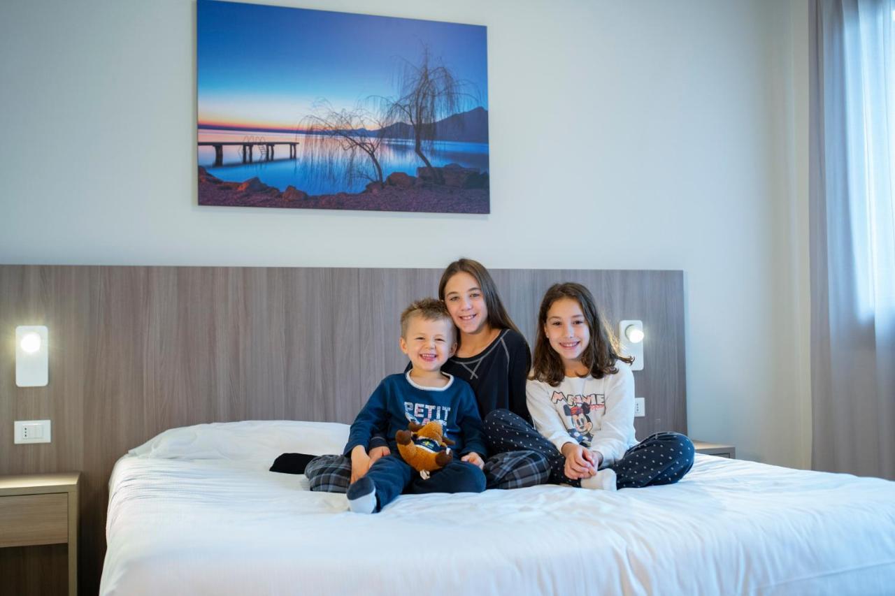 Le Torri Del Garda Familyspa Resort Торрі-дель-Бенако Екстер'єр фото
